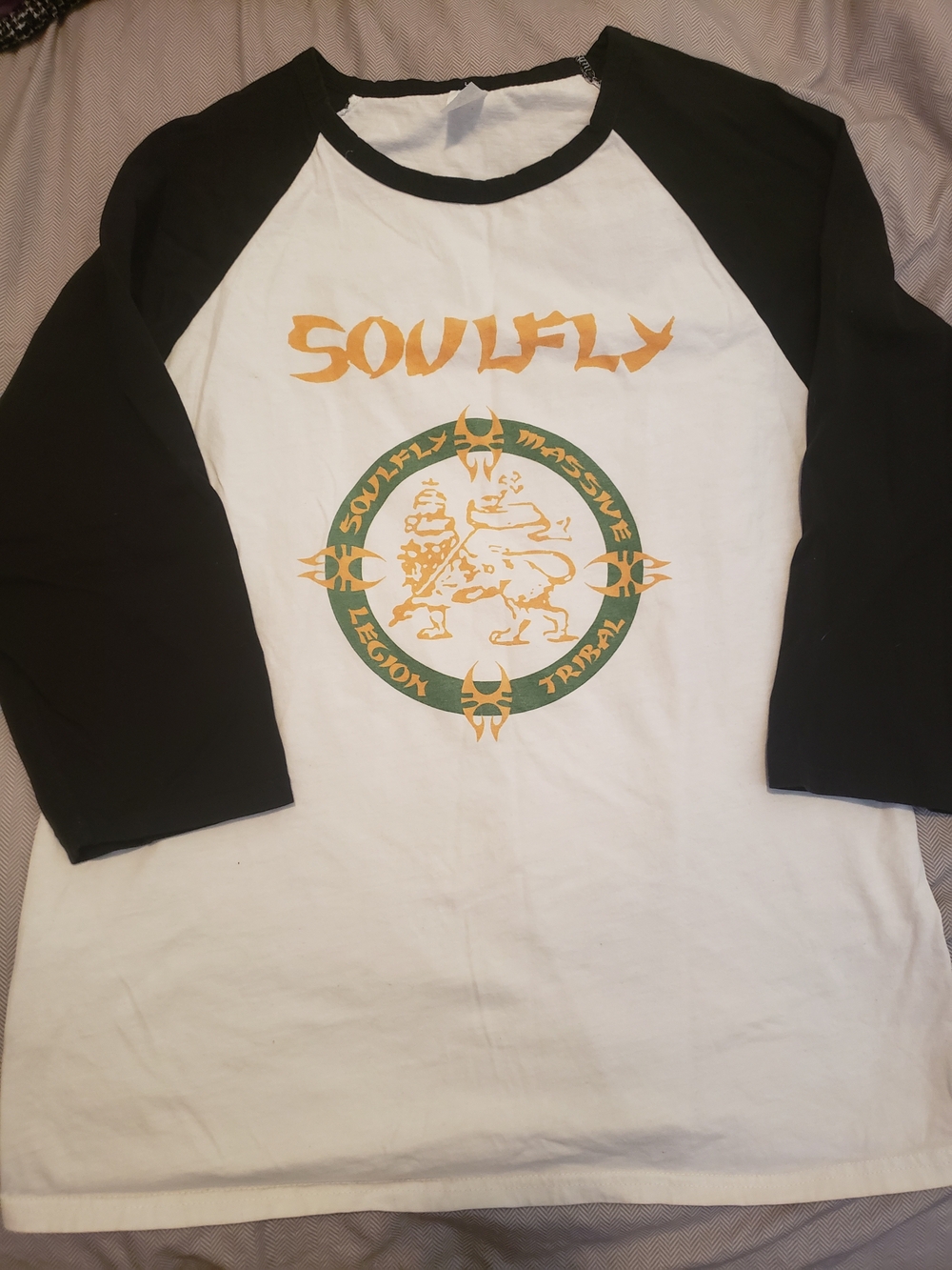 Vintage SOULFLY Raglan Graphic Mens Concert Tee